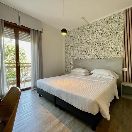 B City Hotel Bardolino Buitenkant foto