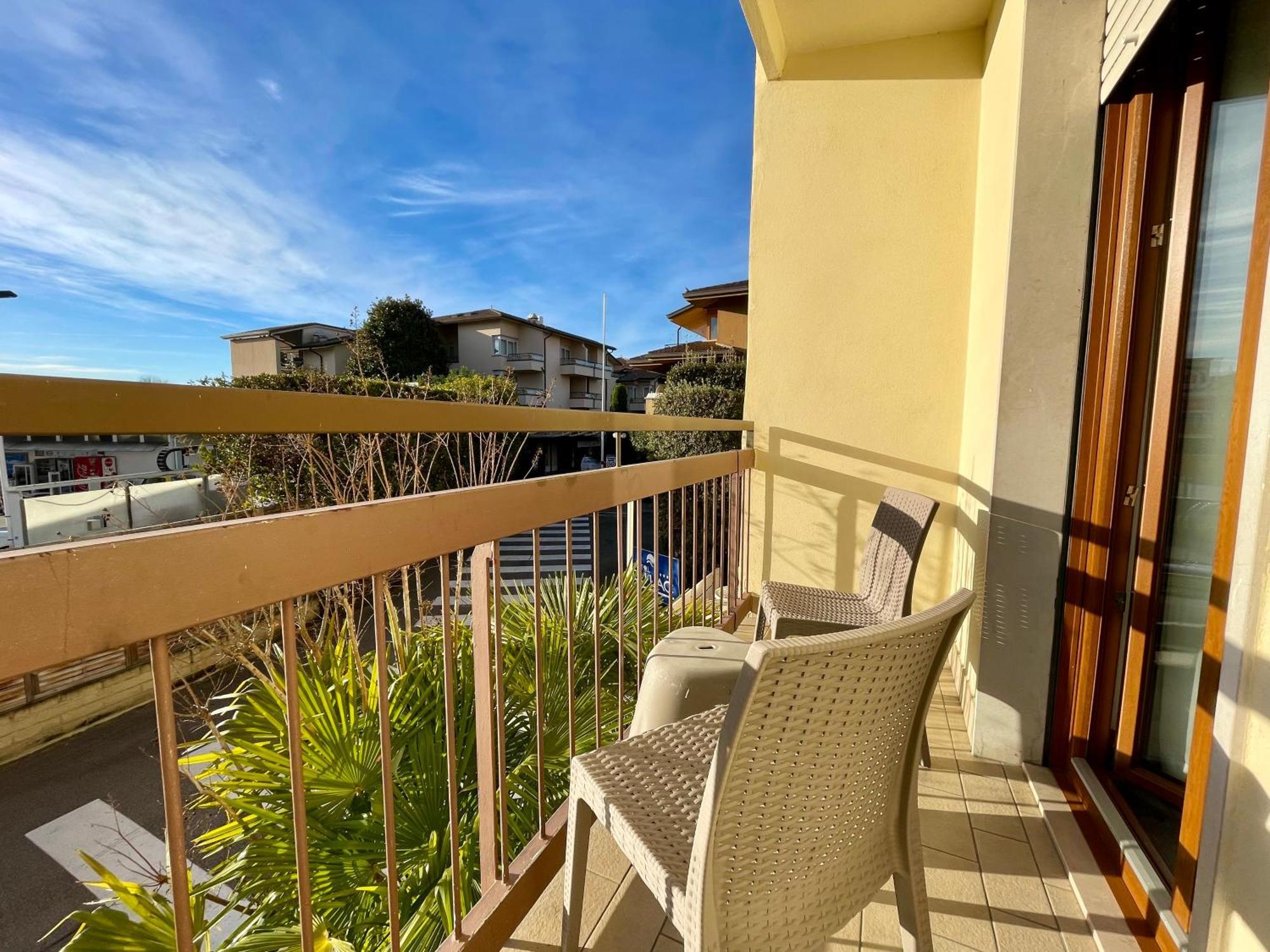 B City Hotel Bardolino Buitenkant foto