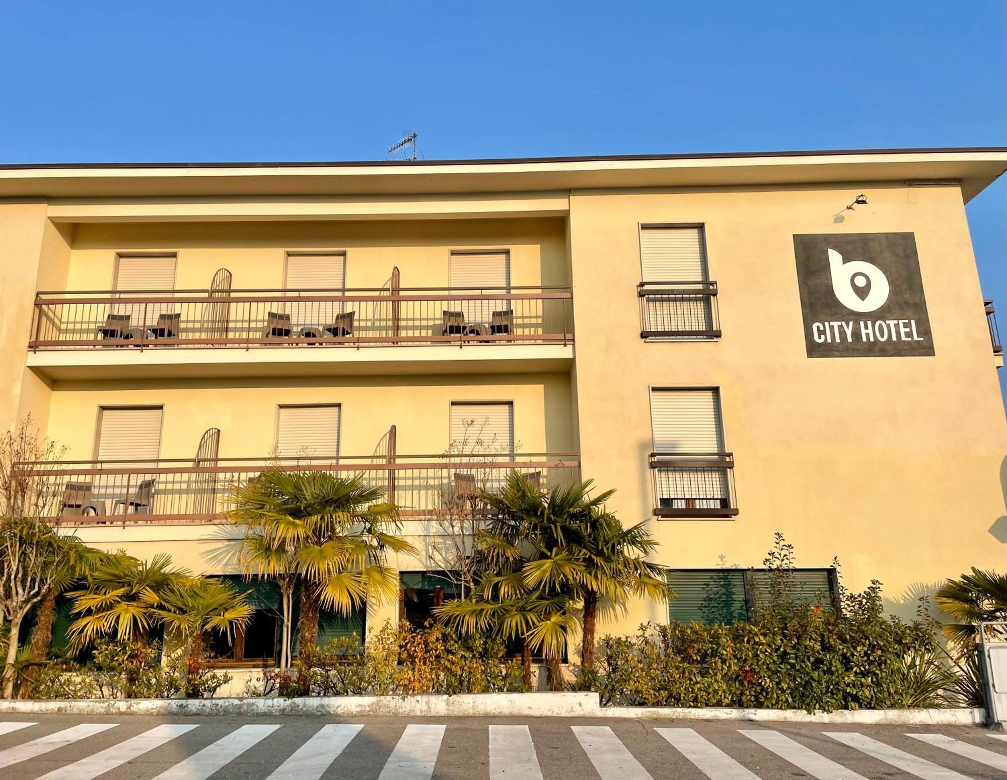 B City Hotel Bardolino Buitenkant foto