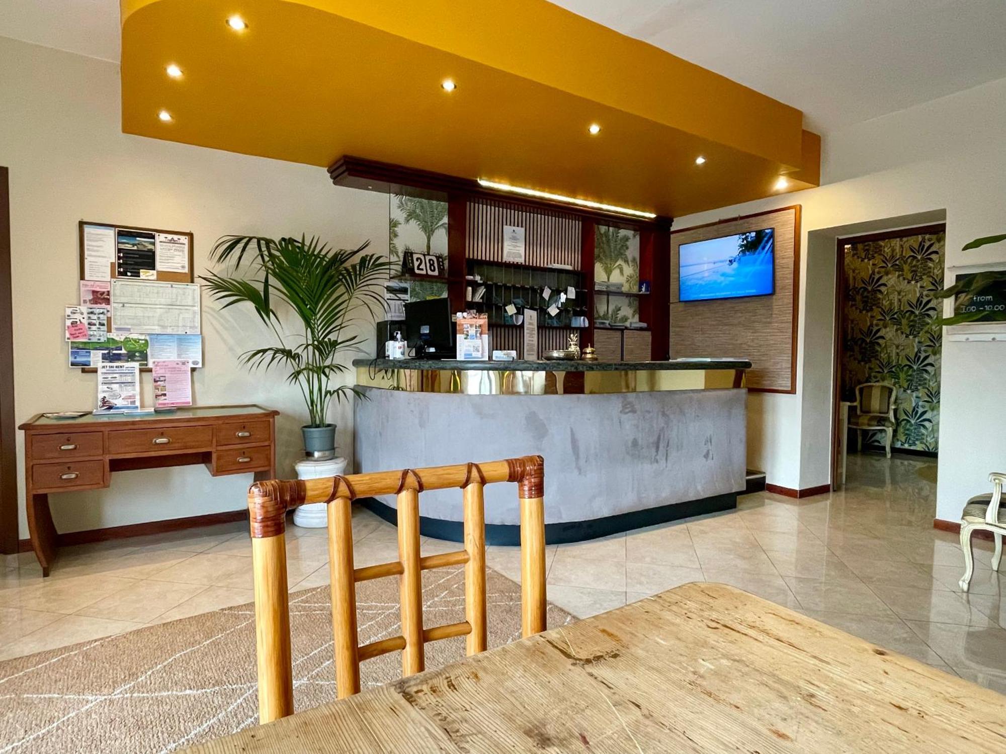 B City Hotel Bardolino Buitenkant foto