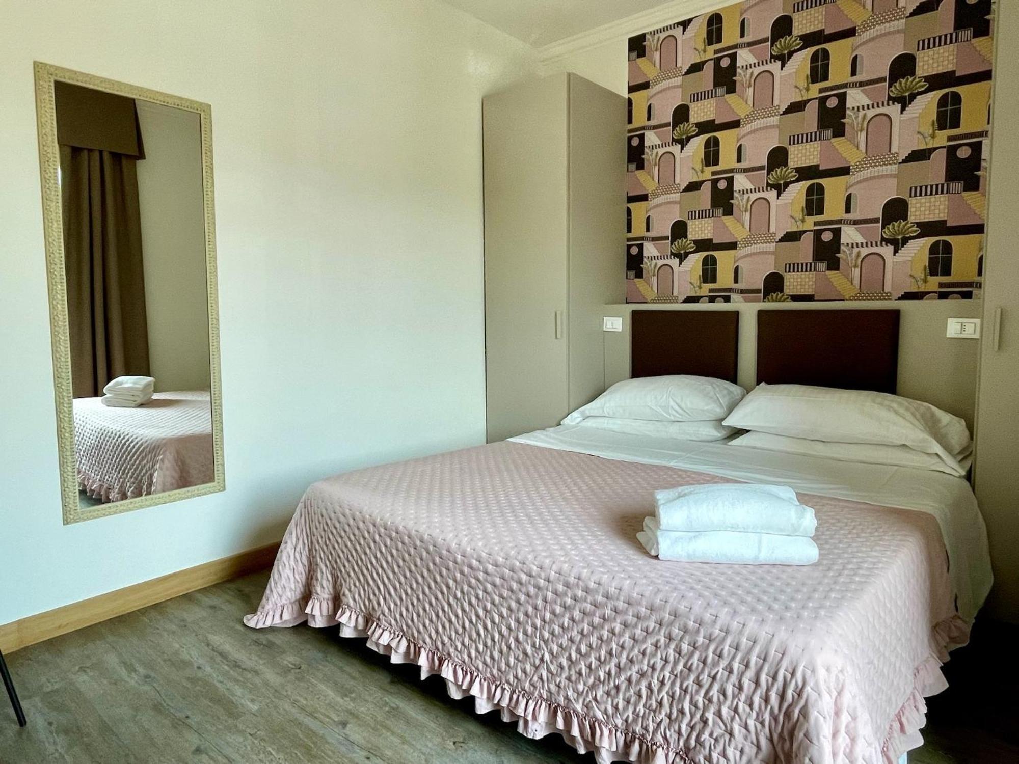 B City Hotel Bardolino Buitenkant foto