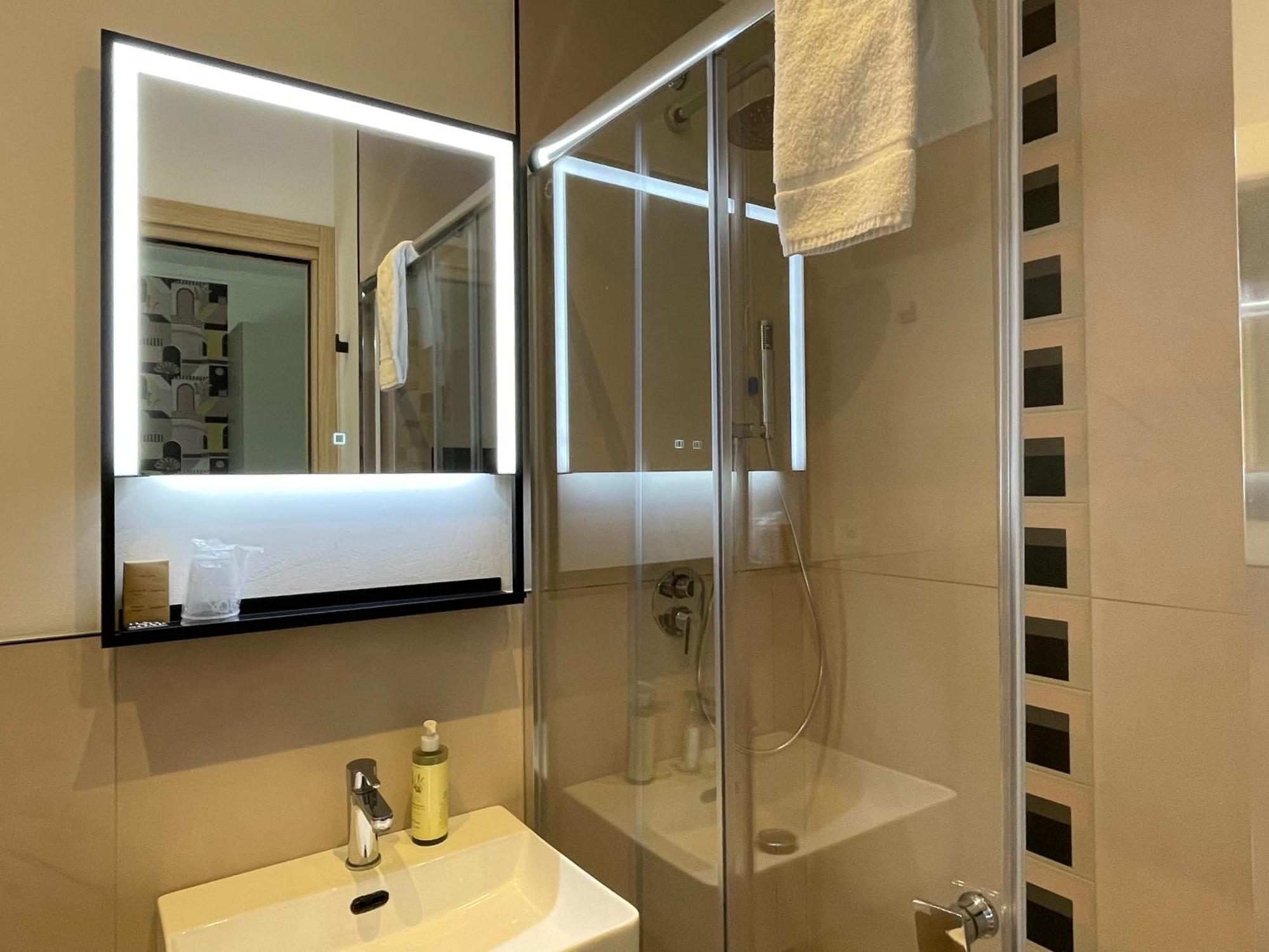 B City Hotel Bardolino Buitenkant foto