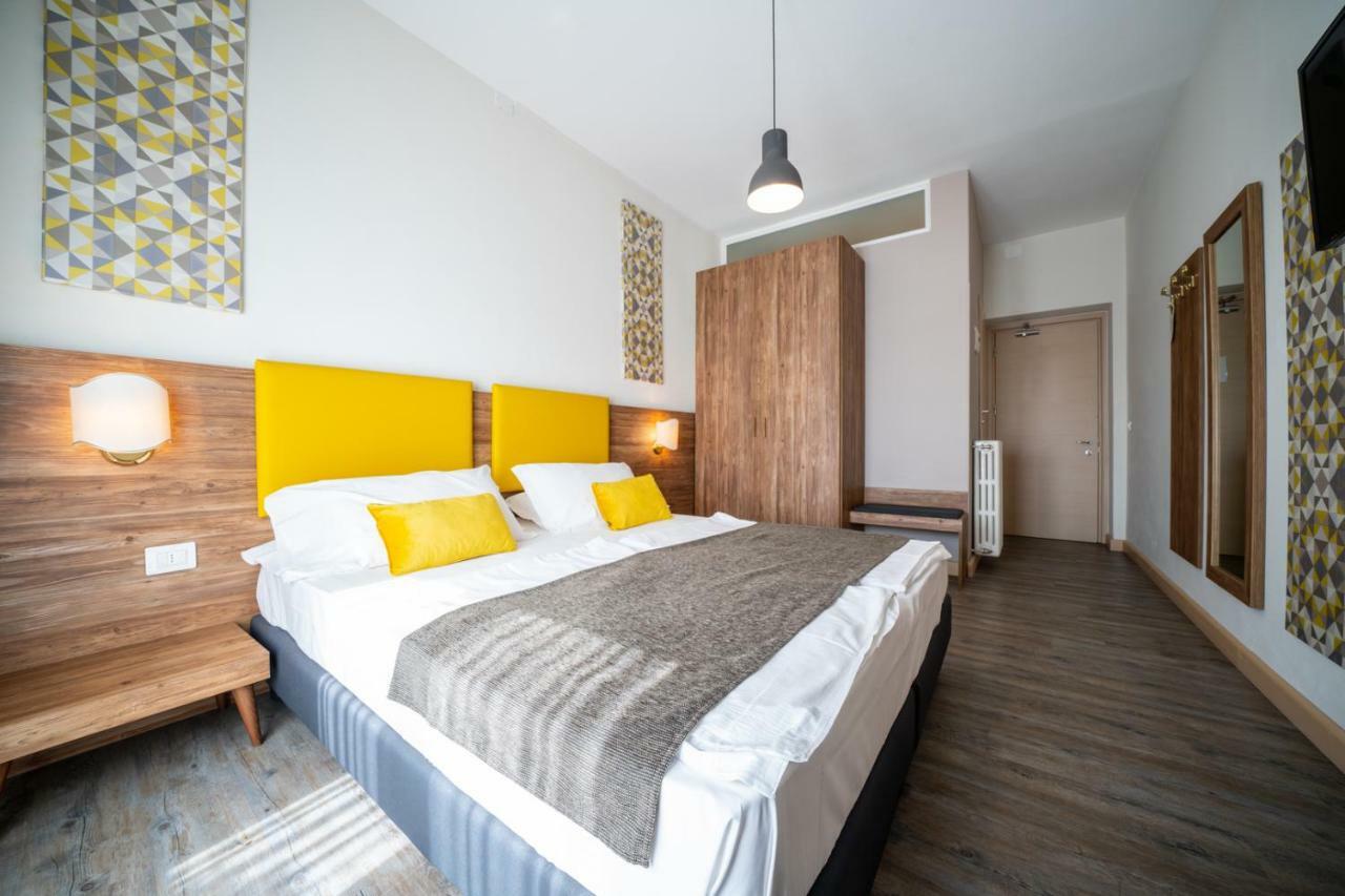 B City Hotel Bardolino Buitenkant foto
